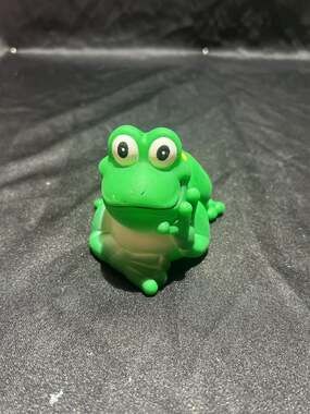 Green Rubber Squirting Frog Bath Toy